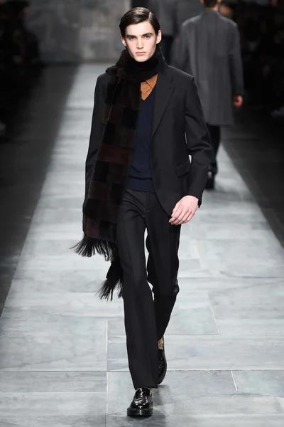 Look 43